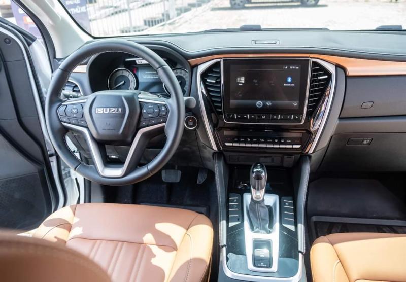 Đánh giá xe ô tô Isuzu MU-X và giá bán tại Việt Nam