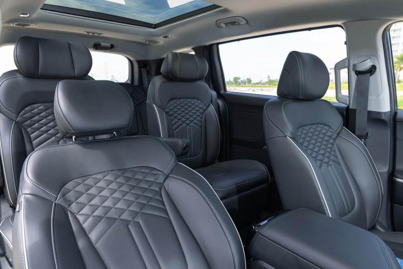 Giá lăn bánh và thông số xe Hyundai Custin