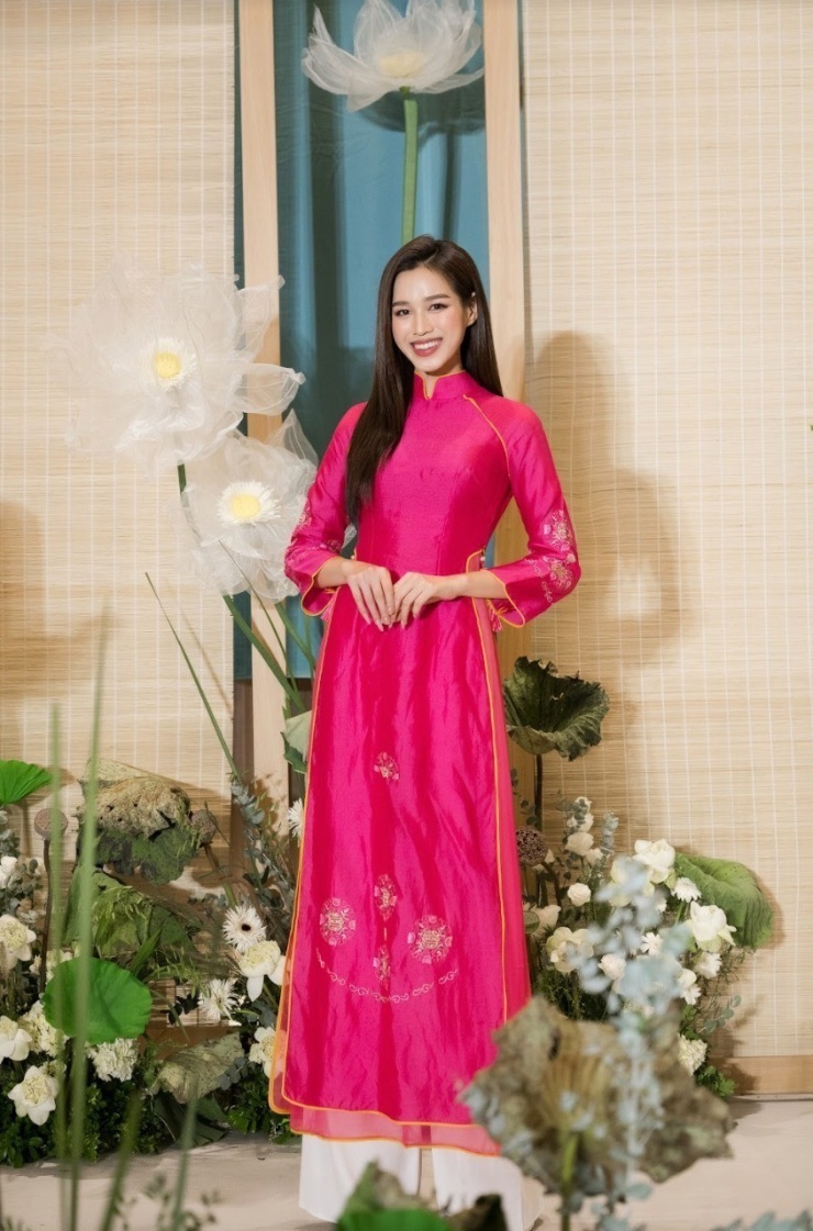 doha6-0849 Lựa chọn áo dài truyền thống giúp Đỗ Thị Hà thể hiện nét đẹp duyên dáng