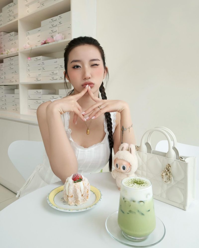 Thiếu phu nhân là hot beauty blogger, clip dưỡng da nào trông cũng xịn và nhiều tiền- Ảnh 10. Thiếu phu nhân là hot beauty blogger, clip dưỡng da nào trông cũng xịn và nhiều tiền- Ảnh 10.