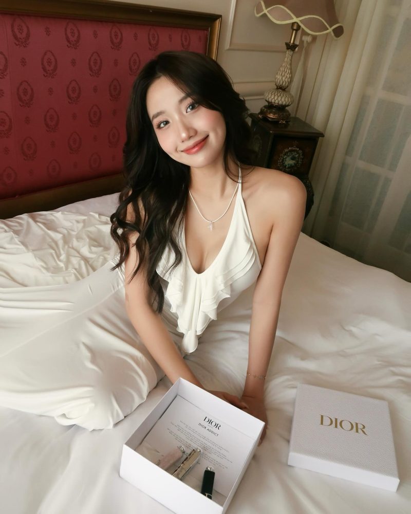 Thiếu phu nhân là hot beauty blogger, clip dưỡng da nào trông cũng xịn và nhiều tiền- Ảnh 7. Thiếu phu nhân là hot beauty blogger, clip dưỡng da nào trông cũng xịn và nhiều tiền- Ảnh 7.