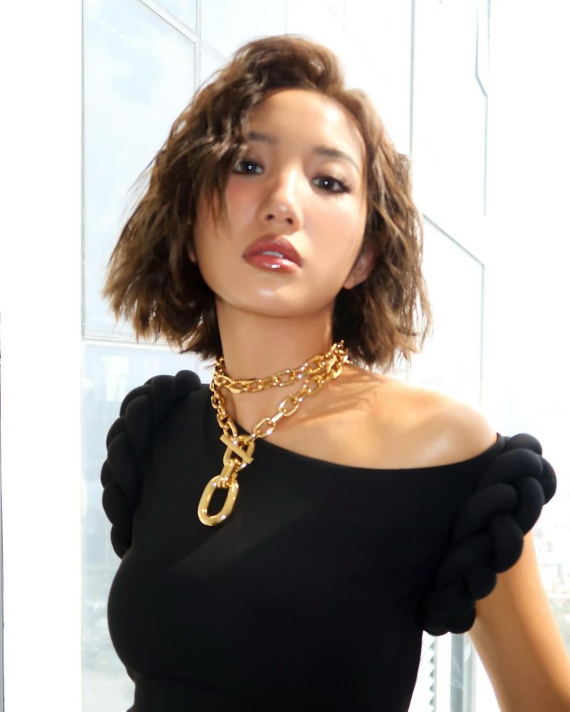 Thiếu phu nhân là hot beauty blogger, clip dưỡng da nào trông cũng xịn và nhiều tiền- Ảnh 3. Thiếu phu nhân là hot beauty blogger, clip dưỡng da nào trông cũng xịn và nhiều tiền- Ảnh 3.