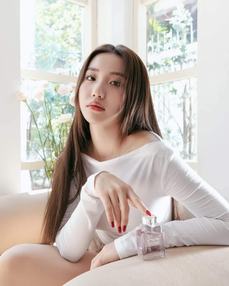 Thiếu phu nhân là hot beauty blogger, clip dưỡng da nào trông cũng xịn và nhiều tiền- Ảnh 12. Thiếu phu nhân là hot beauty blogger, clip dưỡng da nào trông cũng xịn và nhiều tiền- Ảnh 12.