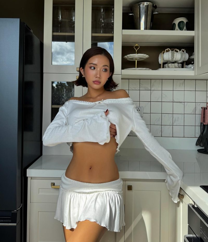 Thiếu phu nhân là hot beauty blogger, clip dưỡng da nào trông cũng xịn và nhiều tiền- Ảnh 2. Thiếu phu nhân là hot beauty blogger, clip dưỡng da nào trông cũng xịn và nhiều tiền- Ảnh 2.
