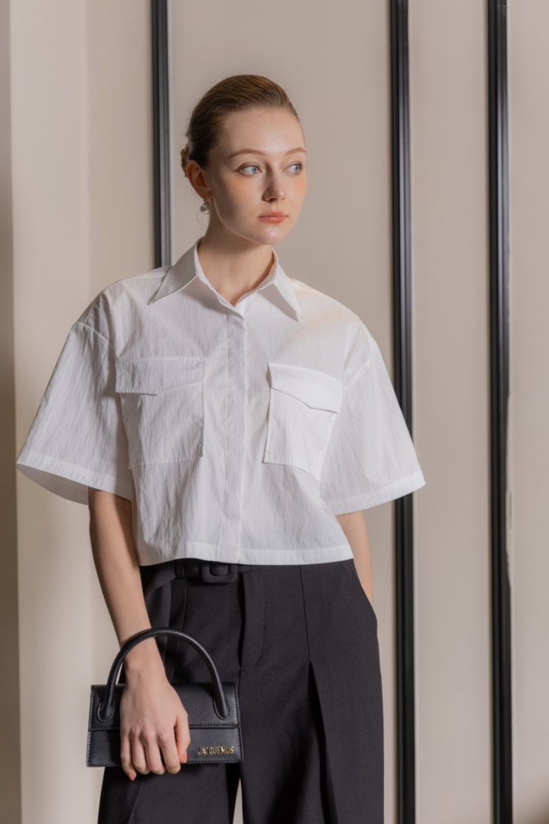 kieu-ao-so-mi-han-quoc-hack-tuoi-1504 Sơ mi croptop chính là minh chứng rõ ràng nhất cho việc một chiếc áo có thể vừa sexy, vừa năng động mà vẫn giữ được nét thanh lịch cần thiết