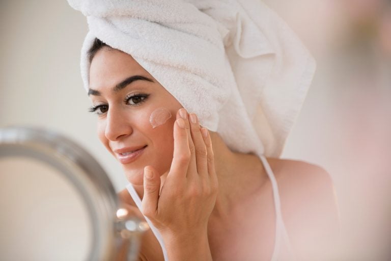 laohoax1-1515 Lớp trang điểm và bụi bẩn tích tụ suốt cả ngày có thể làm suy yếu collagen