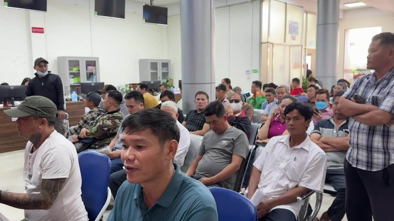 Người dân Cần Thơ "ùn ùn" làm thủ tục cấp đổi giấy phép lái xe