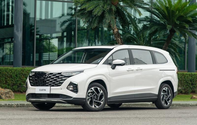 Giá lăn bánh và thông số xe Hyundai Custin