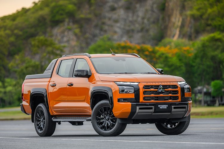 Review dòng xe ô tô Mitsubishi Triton mới nhất 2025