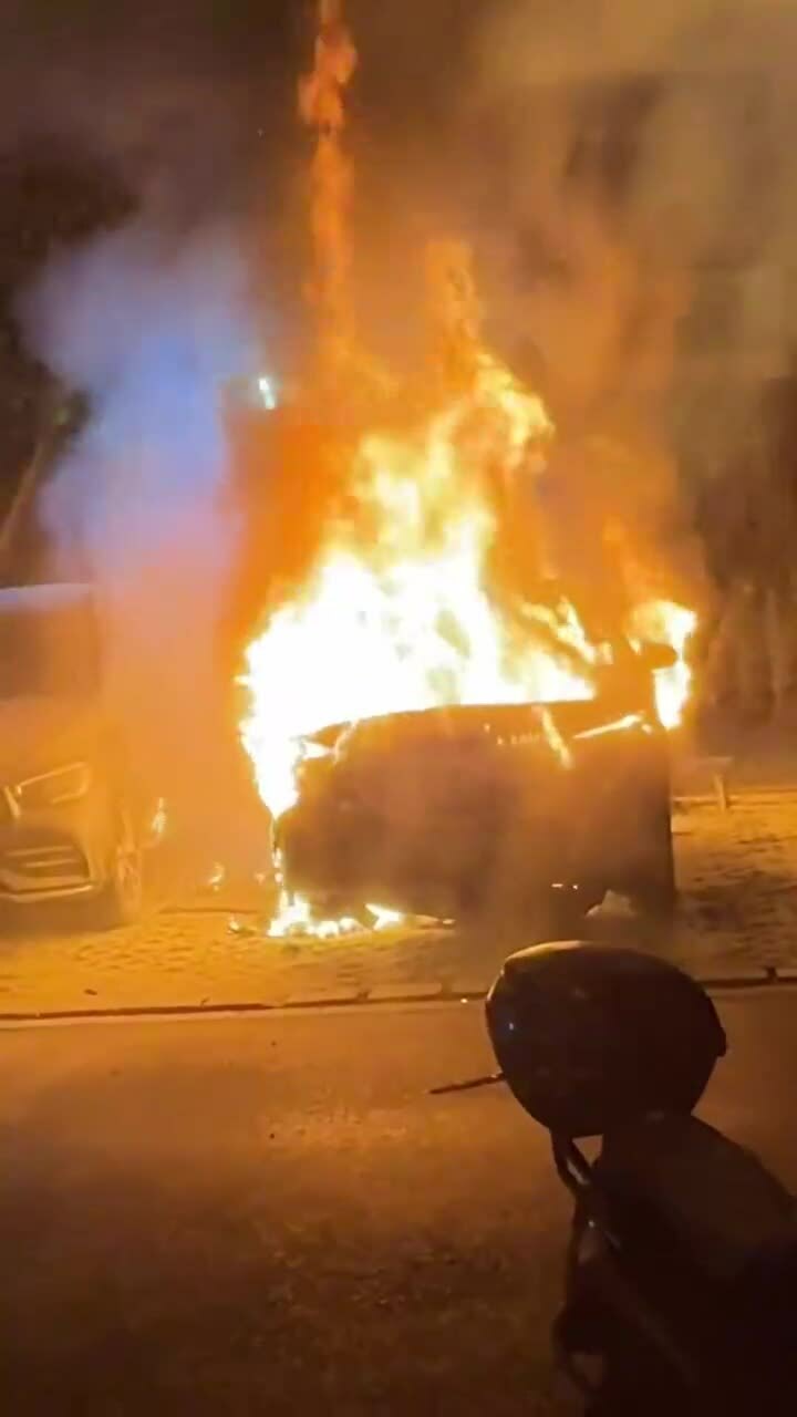 Xe điện Mercedes bốc cháy