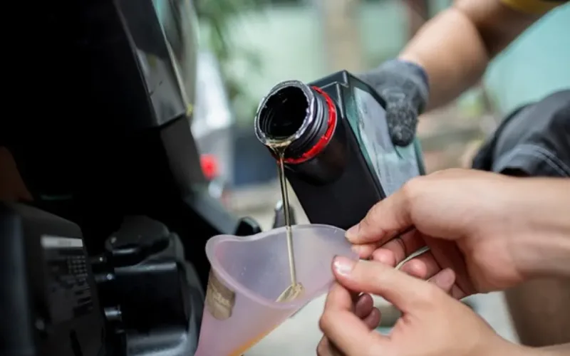 bao-lau-thay-nhot-xe-may-mot-lan-3-png Bao lâu thay nhớt xe máy một lần?