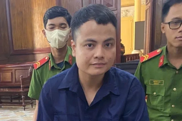 Bị cáo Phan Công Hiến tại phiên tòa. Ảnh: HD Phan Công Hiến đã nhận hơn 5 tỉ đồng tiền đặt cọc mua xe Mercedes G63 của bị hại rồi mang đi đánh bạc.