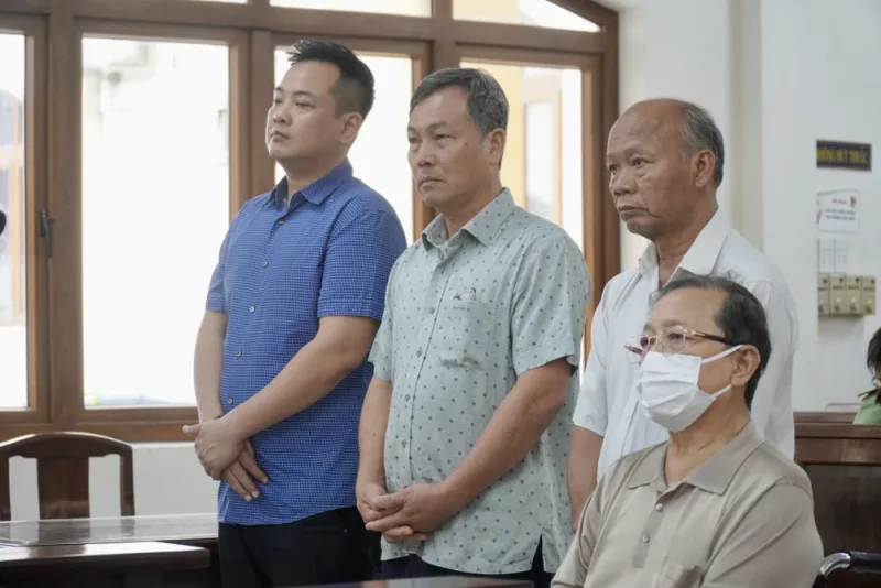 Các bị cáo tại toà. Ảnh: VŨ HỘI. Công ty Nhơn Trạch.1.jpg