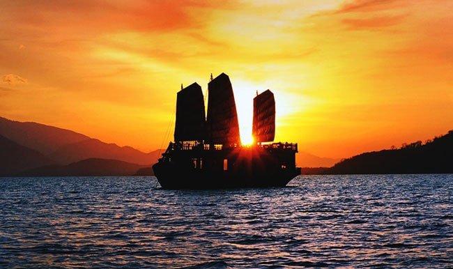 Tour Du Thuyền Emperor Ngắm Hoàng Hôn Nha Trang Tour Du Thyền Emperor Ngắm Hoàng Hôn Nha Trang