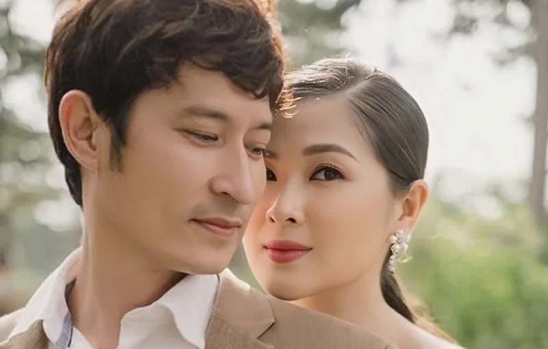 huy khanh dang tai dong trang thai day cam xuc khi nhac den chuyen tinh cam hau ly hon mac anh thu 081027 jpg