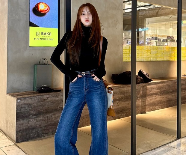 mauquan-0811 Quần ống loe là một trong những thiết kế được yêu thích trong làng thời trang.
