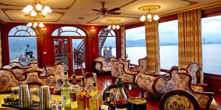 Tour Du Thuyền Emperor Ngắm Hoàng Hôn Nha Trang Tour Du Thuyền Emperor Ngắm Hoàng Hôn Nha Trang