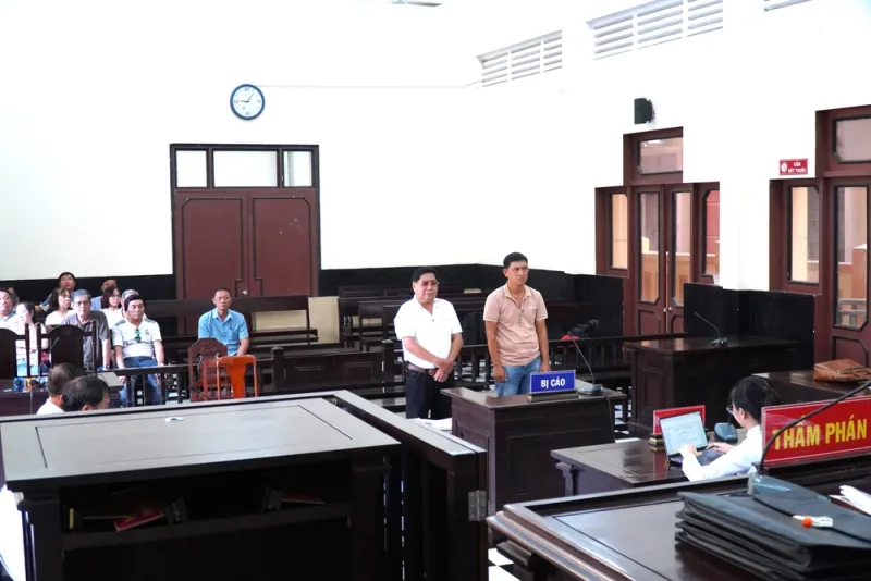 Các bị cáo tại phiên tòa phúc thẩm Truong -Cong-an - tp- My-tho (2).JPG