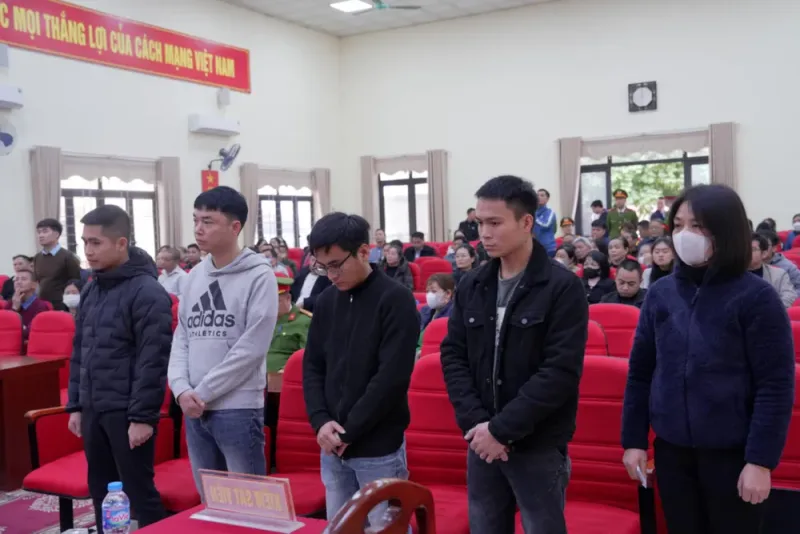Các bị cáo tại phiên tòa. Ảnh: Đ.T 476497118_1745545486005413_3436097033660567898_n.jpg