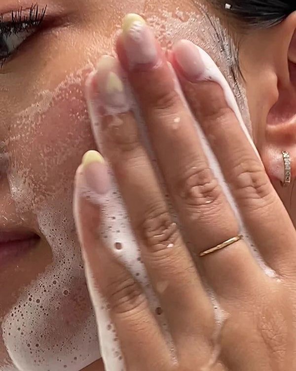 Đến 2025 mà vẫn skincare kiểu này thì da thành “chảo dầu” cũng chẳng oan- Ảnh 2. Đến 2025 mà vẫn skincare kiểu này thì da thành “chảo dầu” cũng chẳng oan- Ảnh 2.