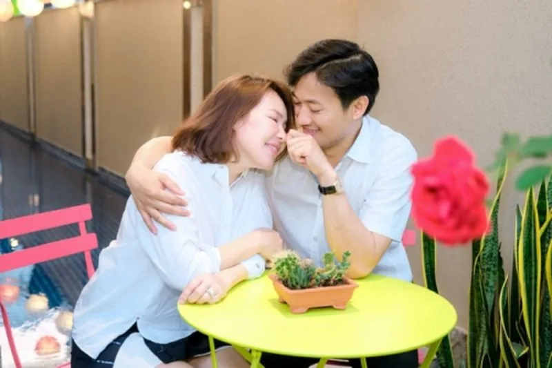 ba xa co dien vien quy binh gui loi nhan nhu xuc dong tien dua chong 075459 jpg