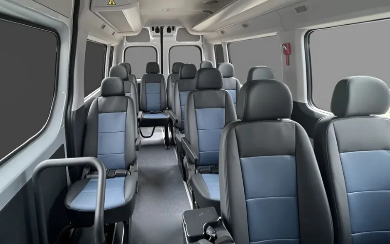 cac-dong-xe-16-cho-5-png Bên trong, Solati sở hữu khoang cabin rộng rãi với 16 chỗ ngồi bọc da êm ái, thiết kế hàng ghế khoa học tạo lối đi thuận tiện
