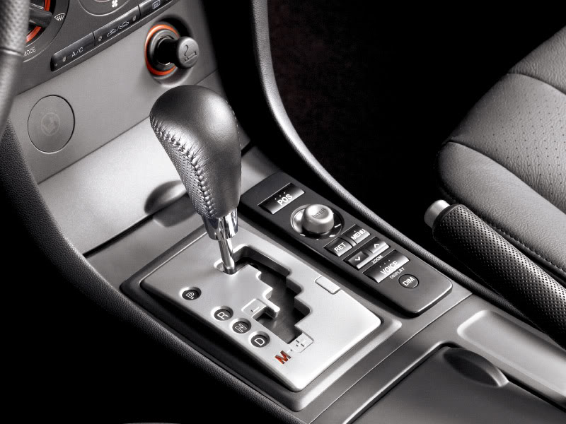 Góc giải đáp thắc mắc lái xe ô tô số tự động có khó không?