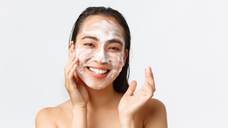 chamsocda1-0902 Thành phần này đặc biệt phù hợp cho da bị mụn, da nhạy cảm hoặc da lão hóa.