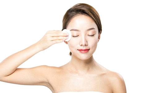 chamsocda1-0927 Làm sạch da là bước quan trọng để giữ cho làn da luôn tươi mới và tránh tình trạng bí tắc lỗ chân lông.