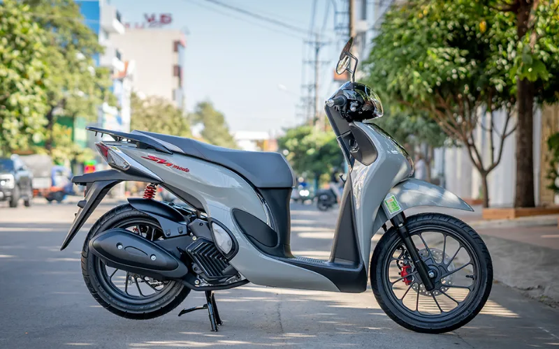 honda-sh-mode-4-png Thân xe gọn gàng, hiện đại
