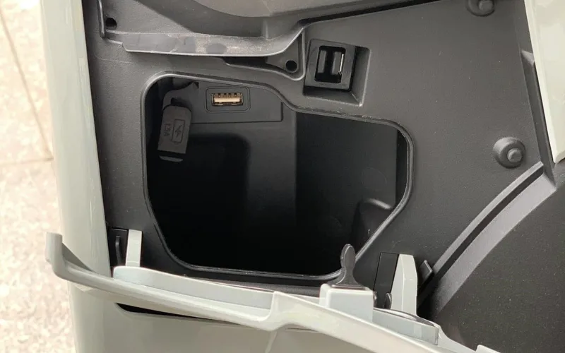 honda-sh-mode-7-png Sạc USB trên xe Sh Mode 2025