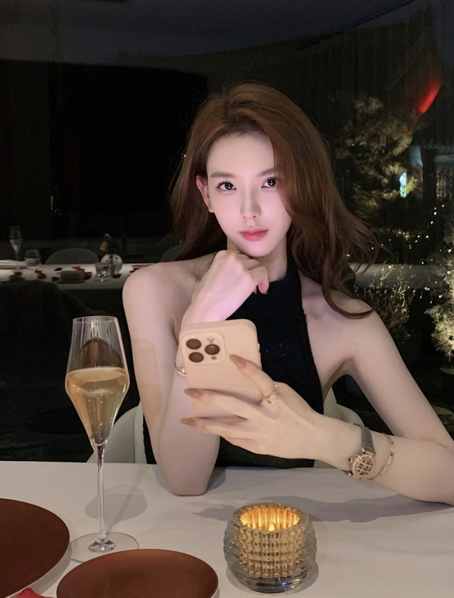 Người phớt lờ thiếu gia giàu nhất Trung Quốc được khen đẹp như Người phớt lờ thiếu gia giàu nhất Trung Quốc được khen đẹp như