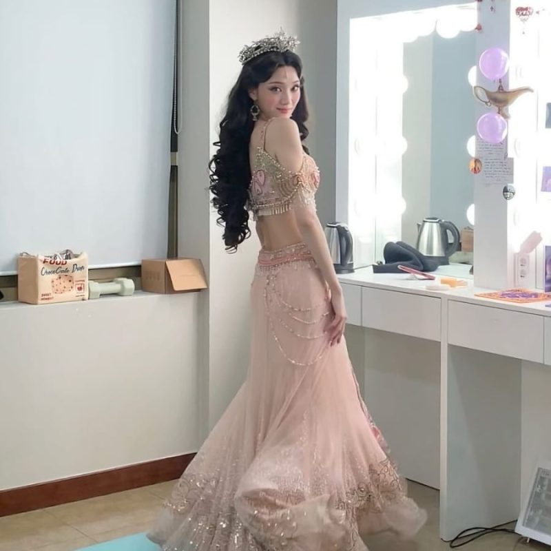 lamdep2-0845 Việc duy trì bài tập này hằng ngày giúp Lee Sung Kyung kiểm soát vóc dáng tốt hơn mà không cần luyện tập quá cường độ cao.