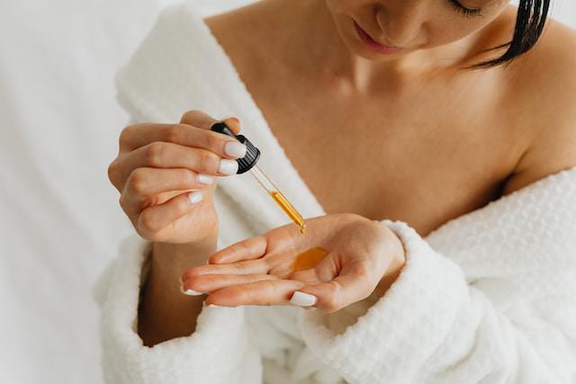 lamdep5-0856 Retinol còn đặc biệt hiệu quả trong việc điều trị mụn trứng cá và cải thiện kết cấu da.