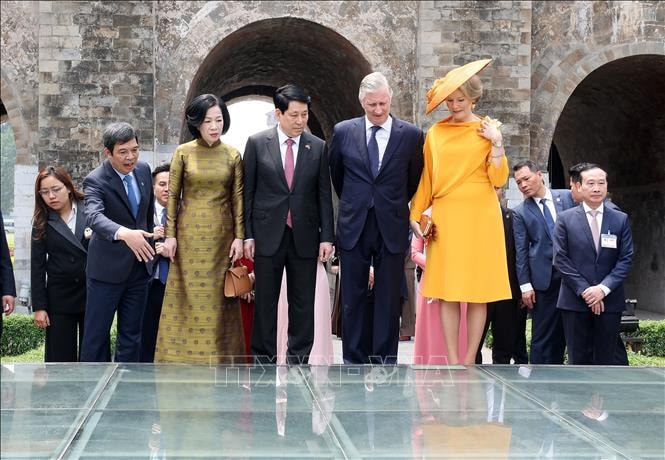 news-vnanet-vn-data-articles-2025-04-01-7946917-_vna_potal_chu_tich_nuoc_va_nha_vua_bi_tham_hoang_thanh_thang_long_stand news vnanet vn data articles 2025 04 01 7946917 vna potal chu tich nuoc va nha vua bi tham hoang thanh thang long stand