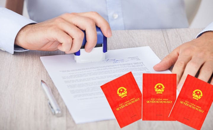 sang-ten-so-do-moi-0817 Người dân chậm sang tên sổ đỏ nhà đất sẽ bị phạt đến 6 triệu đồng, đúng không?