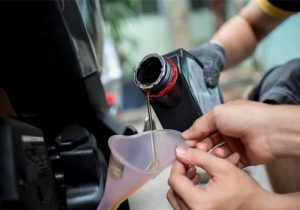 Bao lâu thay nhớt xe máy một lần? Tại sao phải thay nhớt xe máy?