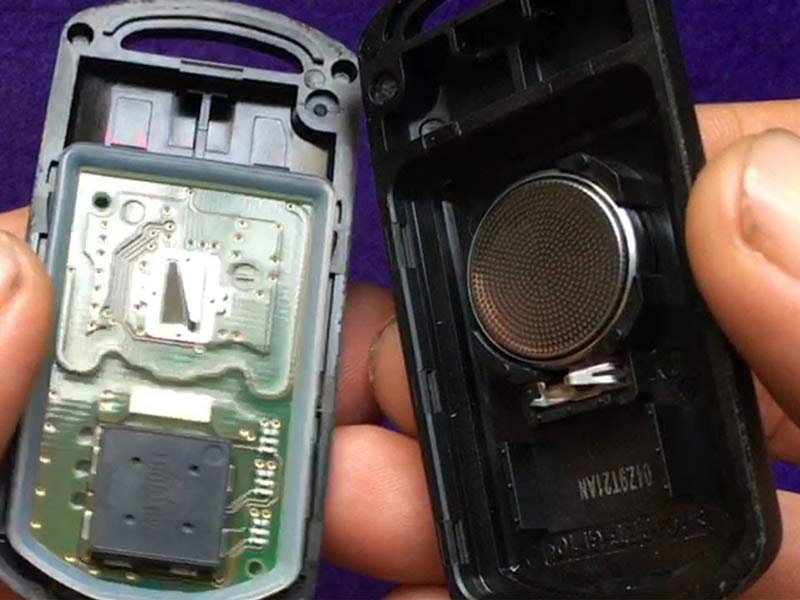 Những cách thay pin Smartkey xe tay ga ngay tại nhà