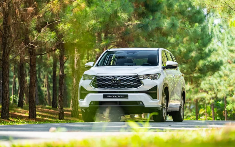 top-5-xe-o-to-hybrid-ban-chay-nhat-tai-viet-nam-hien-nay-2-png Toyota Innova Cross HEV