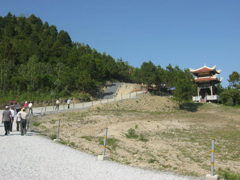 Tour bãi biển đá nhảy mộ Võ Nguyên Giáp Tour bãi biển đá nhảy mộ Võ Nguyên Giáp
