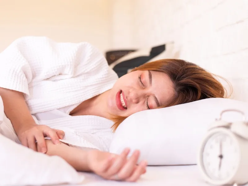 Bật mí 7 cách trị nghiến răng khi ngủ dân gian, dễ làm