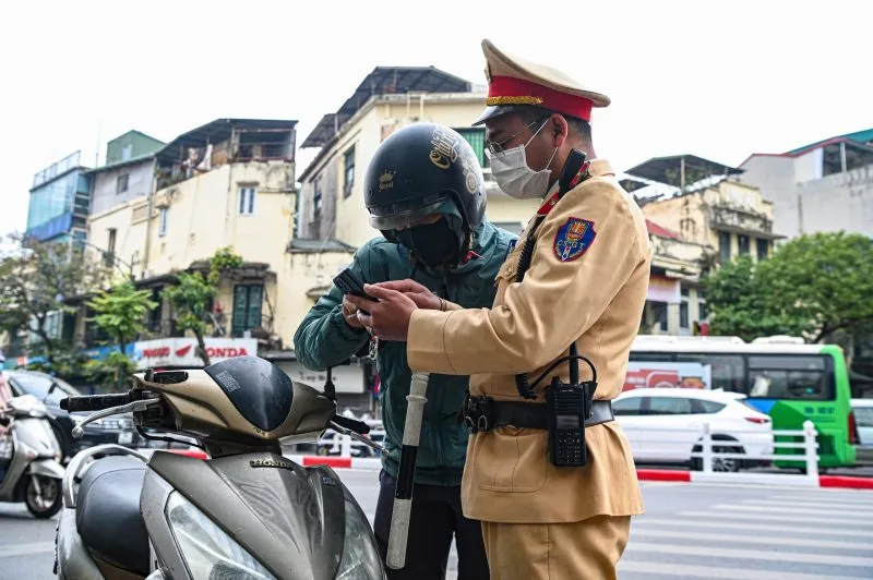 tu nam 2025 mot loi vi pham giao thong nhieu nguoi mac phai co the csgt phat toi 150 trieu dong 070732 jpg