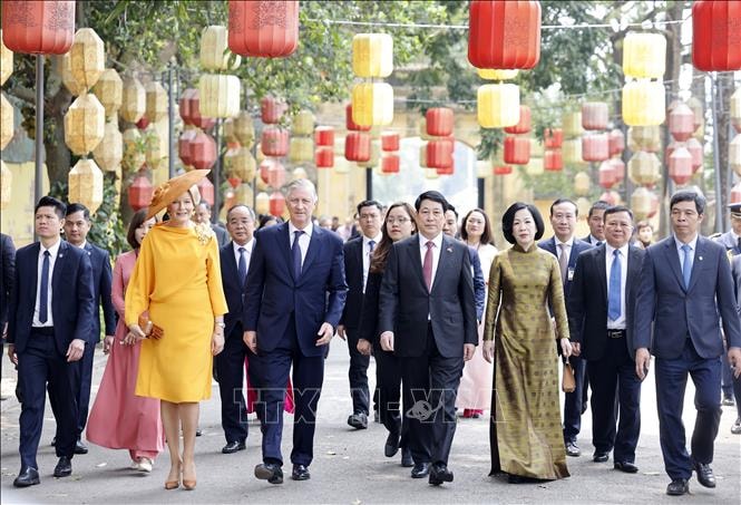 vna_potal_chu_tich_nuoc_va_nha_vua_bi_tham_hoang_thanh_thang_long_stand-3 vna_potal_chu_tich_nuoc_va_nha_vua_bi_tham_hoang_thanh_thang_long_stand-3-.jpg