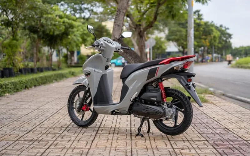 xe-tay-ga-danh-cho-nam-14-png Giá bán của Honda Vision Sport dao động ở mức trên 32 triệu đồng