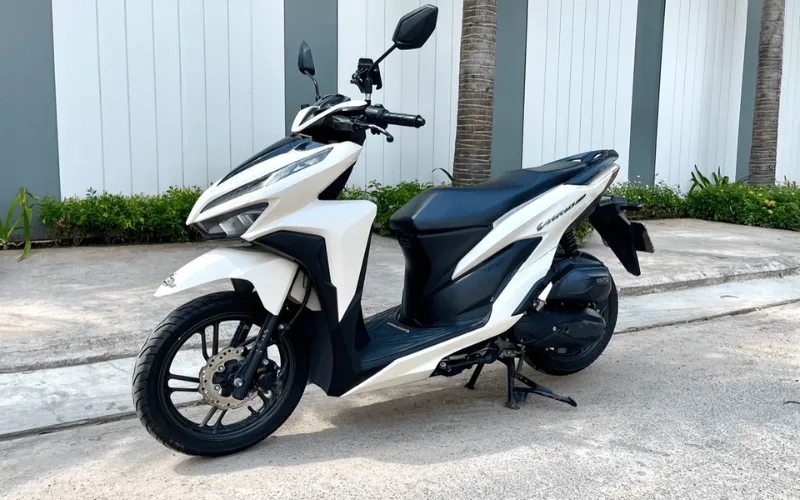 xe-tay-ga-danh-cho-nam-7-2-png Điều này đã dẫn đến việc Honda Vario 125 được kế thừa hệ thống lốp và khung sườn từ Vario 150