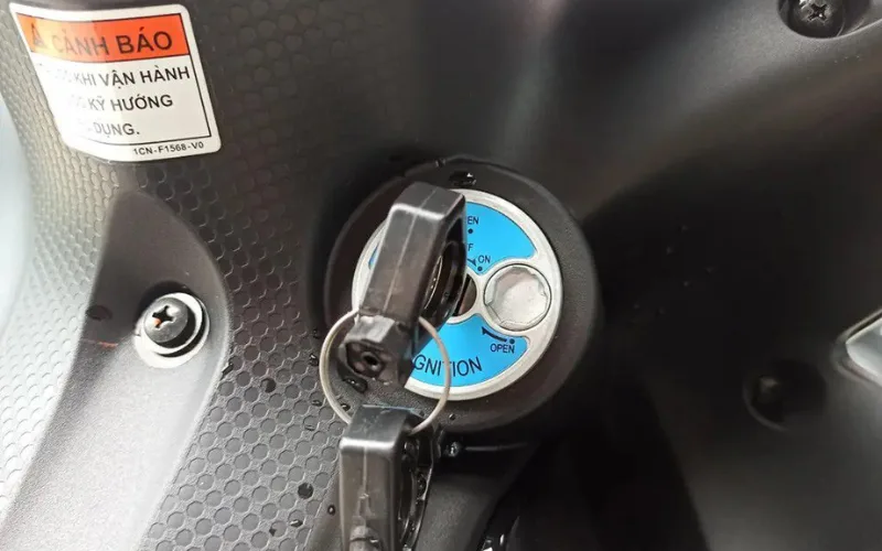 yamaha-jupiter-1-png Xe vẫn sử dụng loại chìa khóa cơ truyền thống, tích hợp thêm tính năng mở yên xe, mang lại sự tiện lợi nhất định