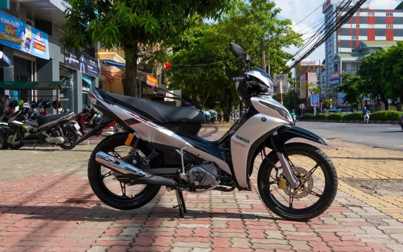 yamaha-jupiter-2-2-png Yamaha Jupiter 2025 là mẫu xe số được định vị ở phân khúc cao hơn so với mẫu Sirius nhờ kích thước tổng thể lớn hơn và một diện mạo thu hút hơn