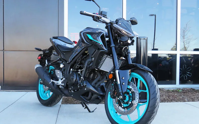 yamaha-mt-03-7-png Xe Yamaha MT-03 2025 sở hữu các số đo về chiều dài, chiều rộng và chiều cao lần lượt là 2.090mm, 755mm và 1.070mm