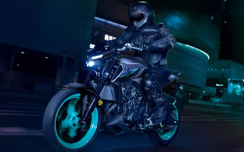 yamaha-mt-03-8-png Thêm vào đó, vị trí đặt các khe hút gió ở hai bên thân xe Yamaha MT-03 thế hệ mới được lấy cảm hứng thiết kế từ hệ thống Ram-Air