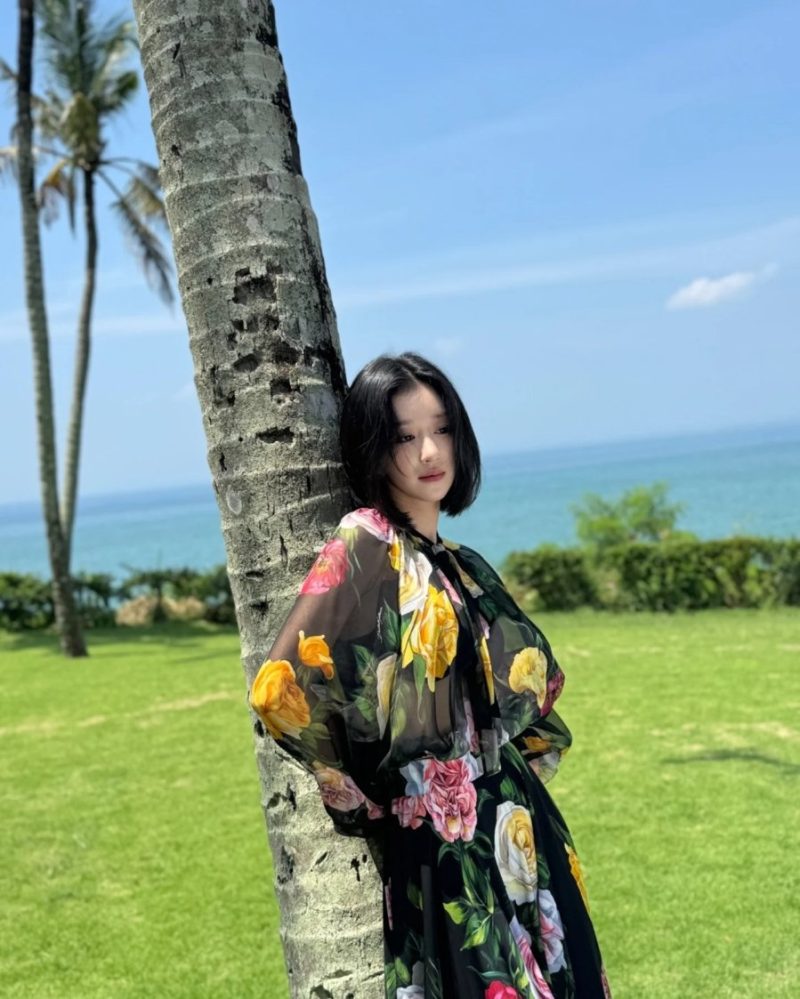 5-0837 Phong cách thời trang của Seo Ye Ji cũng có những sự điều chỉnh để phù hợp với diện mạo mới.
